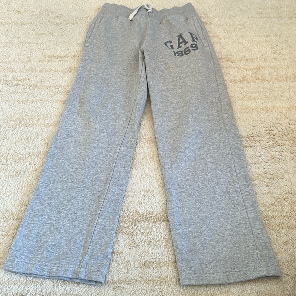 Gap kids gray sweats with pockets! Excellent condition! Size medium!